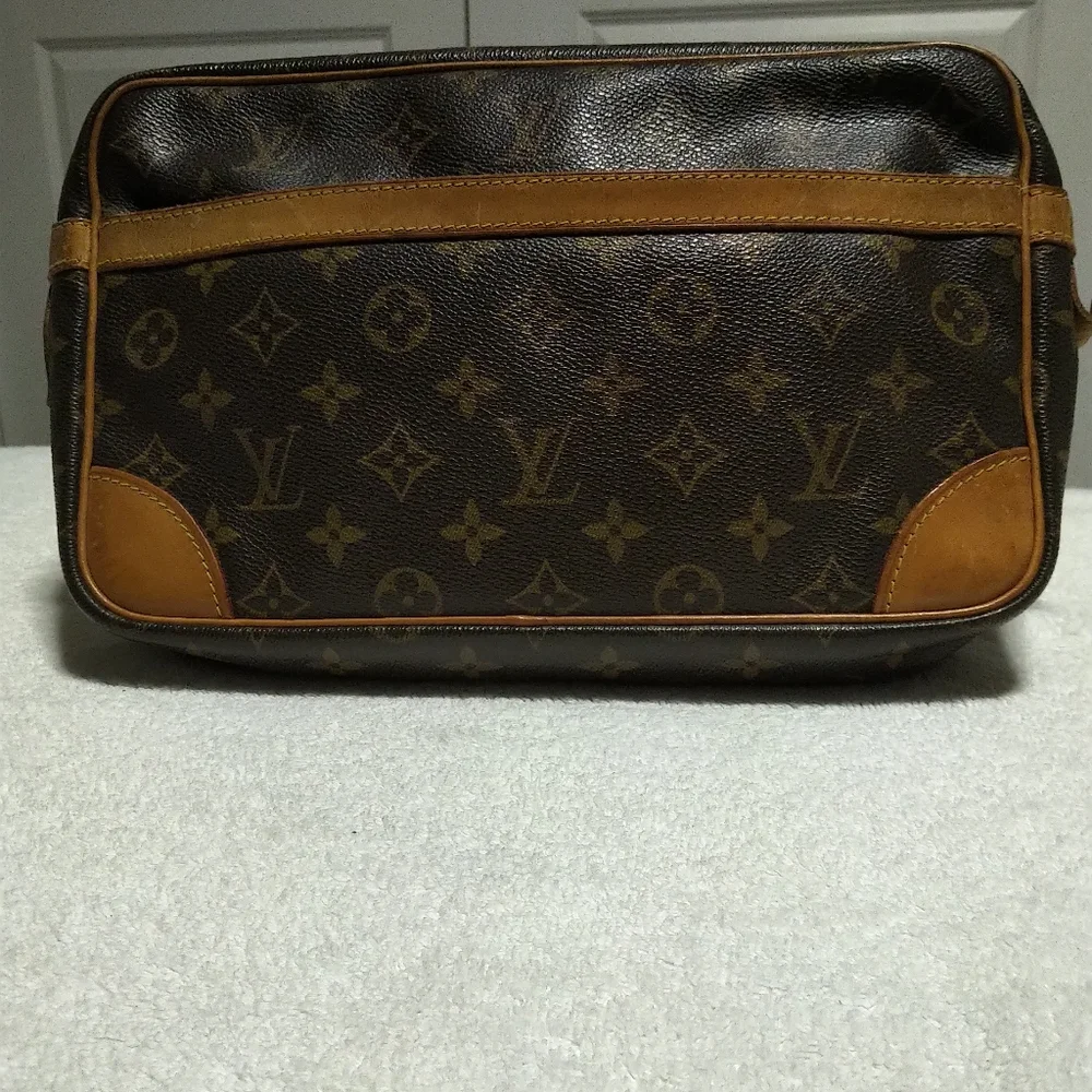 Authentic Louis Vuitton Monogram Compiegne 28 Clutch/ Tolietry Bag
